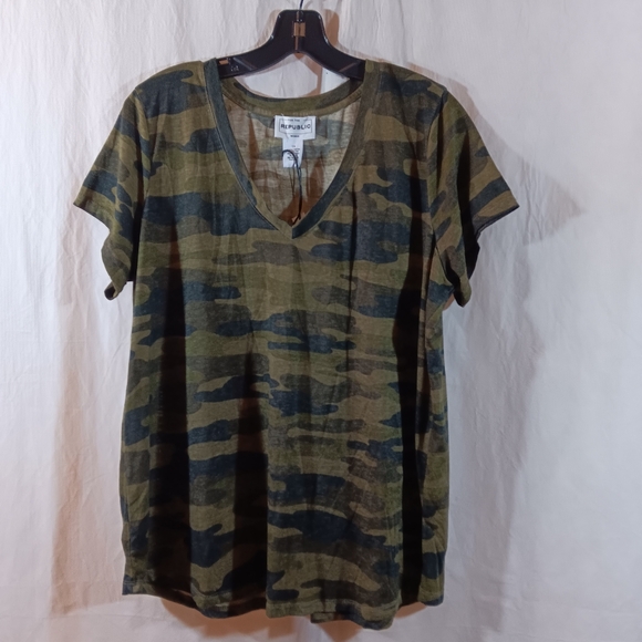 For The Republic Tops - For the Republic NWT 1X Womens Top Green Camo Knit T-Shirt V-neck